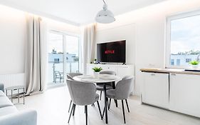 Belle View - 3pok, nawet 5 łóżek, piękny widok na rzekę, TV55 z Netflix i Max, parking, winda